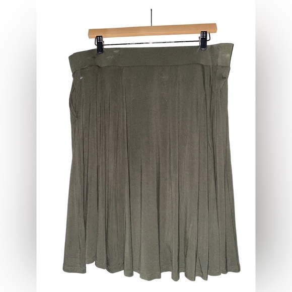 Torrid Super Body Hugging Soft‎ Button Mini Skirt Stretch Pleated Flowy Women 2X - Picture 2 of 8